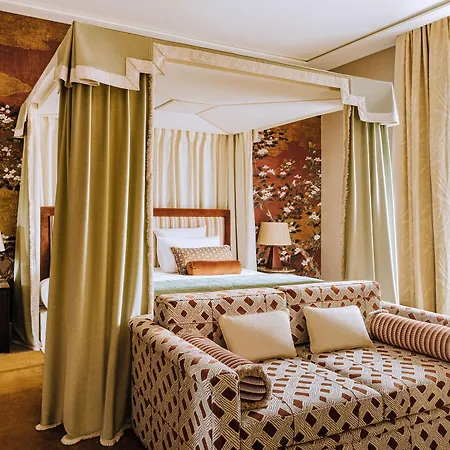 Saint Hotel