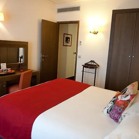Hotel Westside Arc De Triomphe 4*
