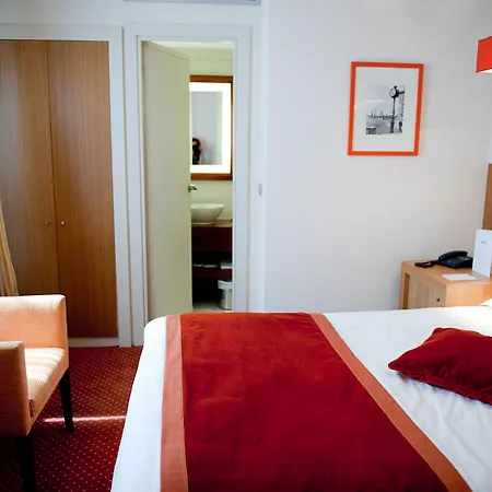 Westside Arc De Triomphe 4*