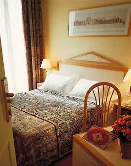 Belloy Saint Germain Hotel