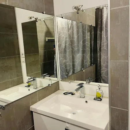 Apartament Tour Eiffel Cambronne 3 *