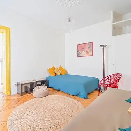 Radiant Flat - Spacious Studio - Marais Paris
