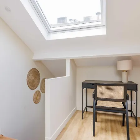 Charming Appart Duplex 7p2br Le Marais アパート パリ