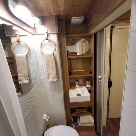 Appartement Studio 9m2 Champs Elysees Arc De Triomphe75008 Paris