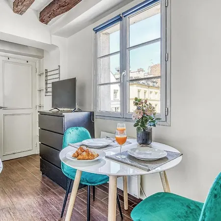 Latin Quarter - Studio