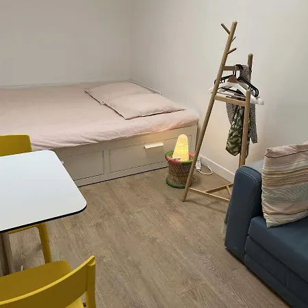 Homestay Studio Near Eiffel Tower + Arc De Triomphe