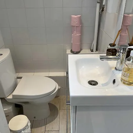 Homestay Studio Near Eiffel Tower + Arc De Triomphe Paris