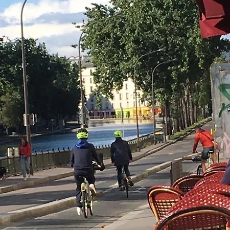 Paris, Au Bord Du Canal Saint Martin アパート