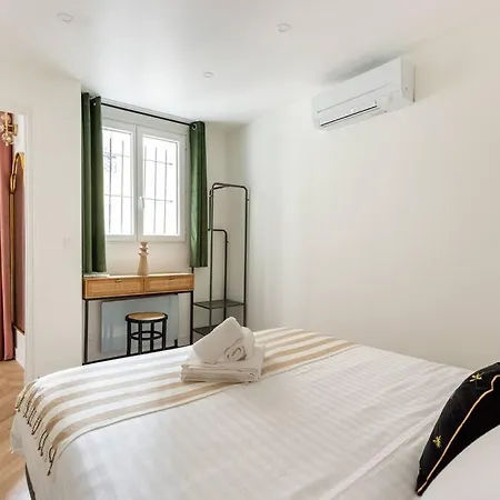 Apartment Sophiestay - Contemporary Apt- King Size Bed