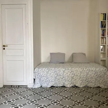 Elegant Flat In The Historic Center Of Paryż