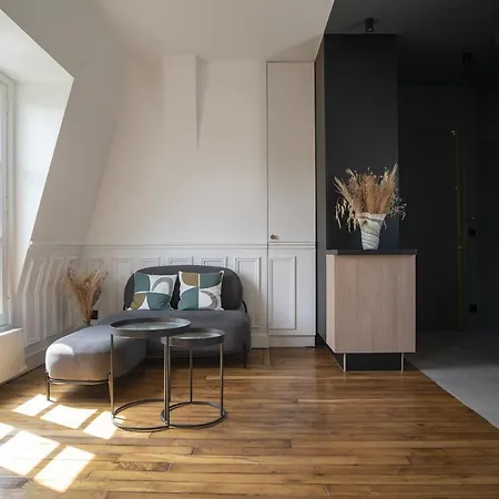 Parisian Cocoon Under The Roofs View Eiffel Tower Apartment Paris