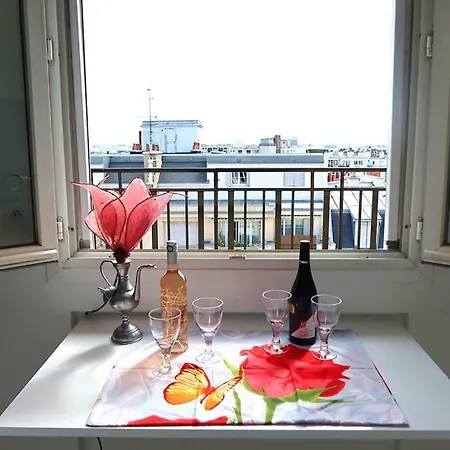 Eiffel Tower View Rooftop Studio * Paris