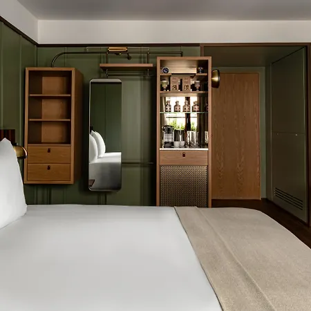 Hotel De Vigny 5*