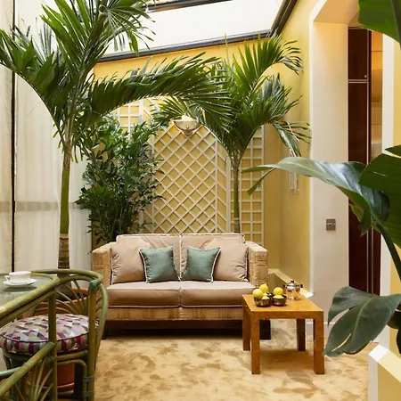 Les Cinabre Hotel *