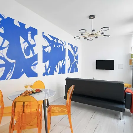 Modern Large For 3 Apartment