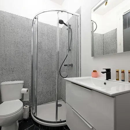 Modern Large For 3 Apartment *
