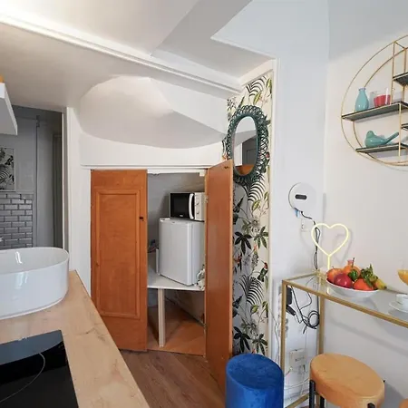 Adorable Updated Studio In The Heart Of The Bustling Le Marais District * パリ