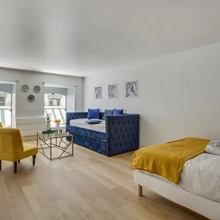 Modern French Studio Charm In The City Апартаменты Париж