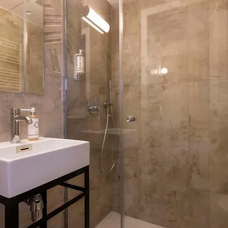 Hotel Grand Lévêque 3*