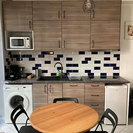 Joli A Saint Paul Apartment Paris