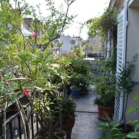 Apartment Rue De Paradis