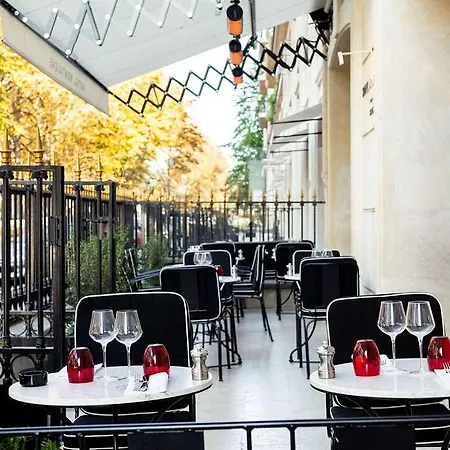Montaigne 5* Paris