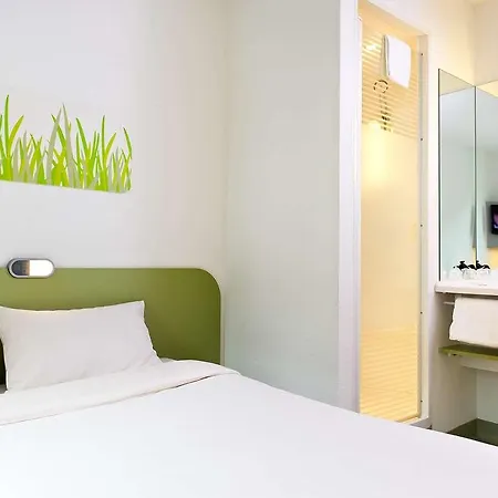 Ibis Budget Orly Tram 7 2*