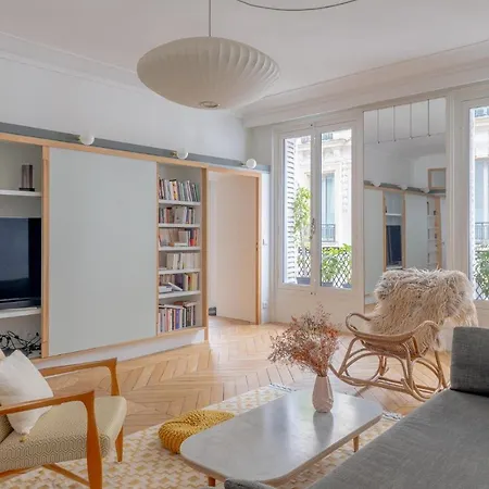 Very Spacious And Stylish At The Opera. Apartment Paris