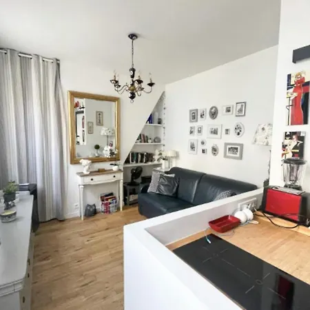Apartment Quiet And Charming Studio For Two In 2th Paris