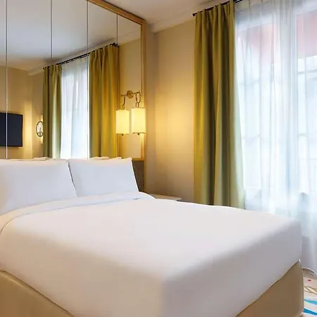 Le Belgrand Champs Elysees Tapestry By Hilton Parigi