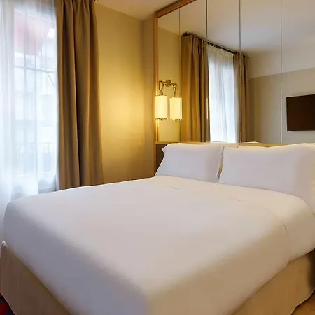 Le Belgrand Champs Elysees Tapestry By Hilton * Parigi