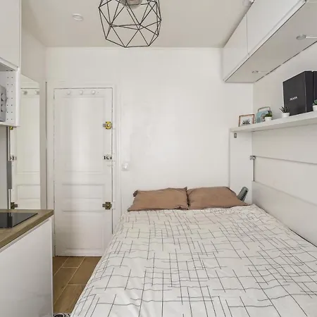 Small Comfortable Near Eiffel Tower アパート