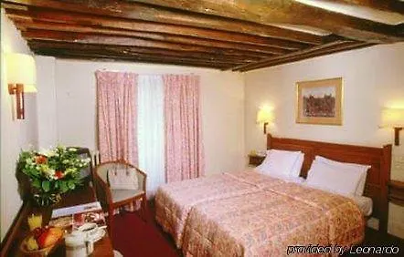 Royal Opera Hotell 3*