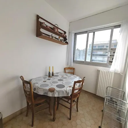 Avec Balcon Et Parking A Alesia アパート *