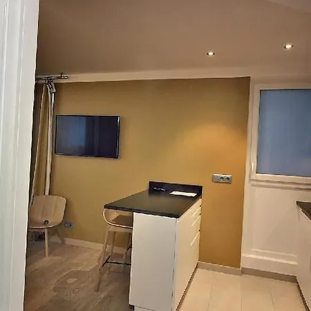 S18933 - 2 Personne A Apartment Paris