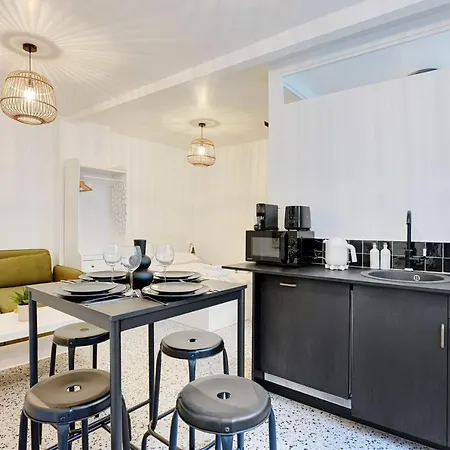 Cozy Parisian Studio In The Vibrant 11th Arrondissement *