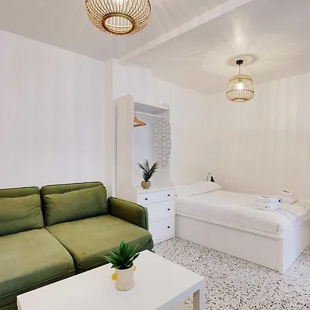 Cozy Parisian Studio In The Vibrant 11th Arrondissement アパート