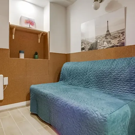 Tiny Duplex With Sauna In The 11 Апартаменты Париж