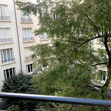 De Charme Tour Eiffel Apartment *
