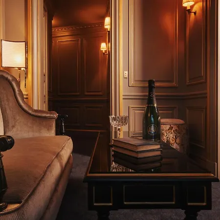 Maison Proust, & La 5* パリ