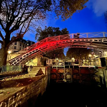 With Fabulous View On Roofs Homestay Paris