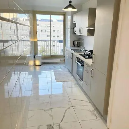 Apartment 2 Bedroom In Middle Of