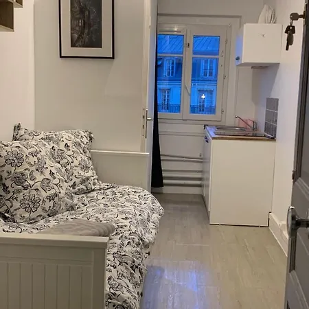 Guest Nearby Champs Elysees Apartment *