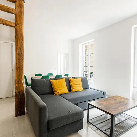 アパート Luxurious 2 Bedroom Avenue Des Champs-elysees Saint-philippe Du Roule Free Netflix パリ