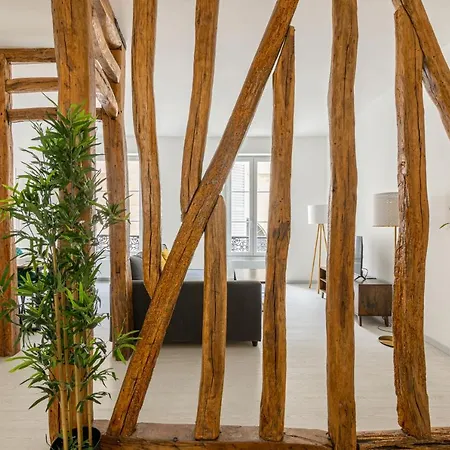 アパート Luxurious 2 Bedroom Avenue Des Champs-elysees Saint-philippe Du Roule Free Netflix パリ