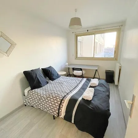 2 Bedroom In Middle Of