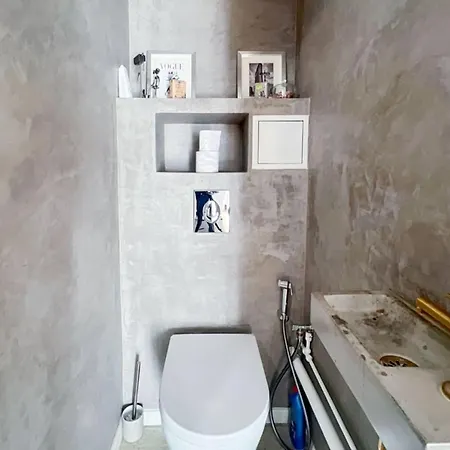 Apartment Renewed And Well-decorated In 12th
