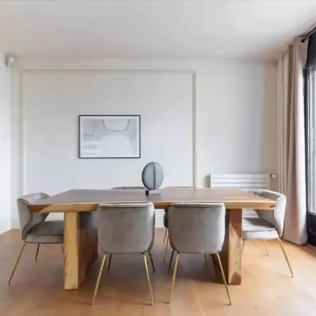 Avenue Montaigne Luxury 2br 4p Daire