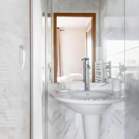 Avenue Montaigne Luxury 2br 4p Daire