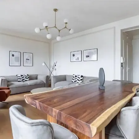 Daire Avenue Montaigne Luxury 2br 4p Paris